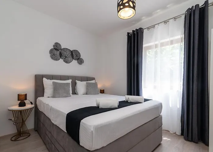 Bozan アパート トロギール